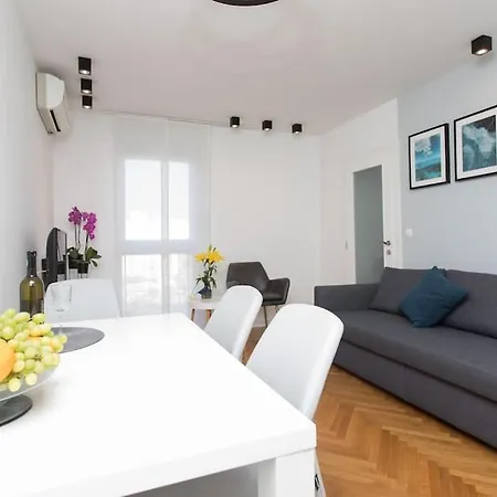 Apartment U Petree *