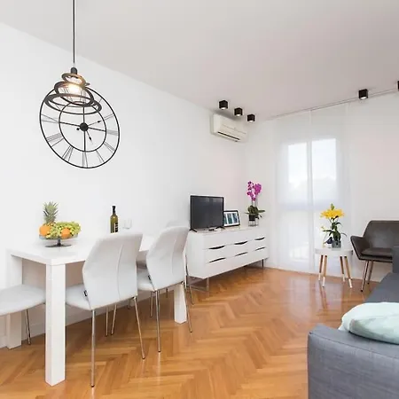 아파트 U Petree *